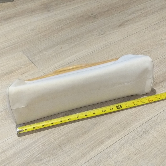 Cute white purse with wooden handles! - Picture 8 of 11